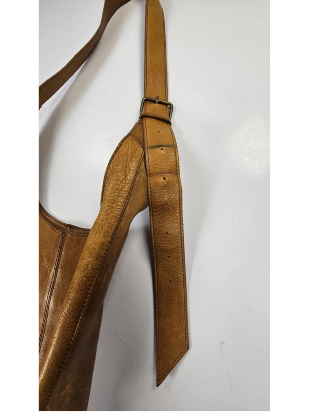 Duluth Trading Co Leather Hobo Shoulder Bag Brown Distressed Full Grain Purse